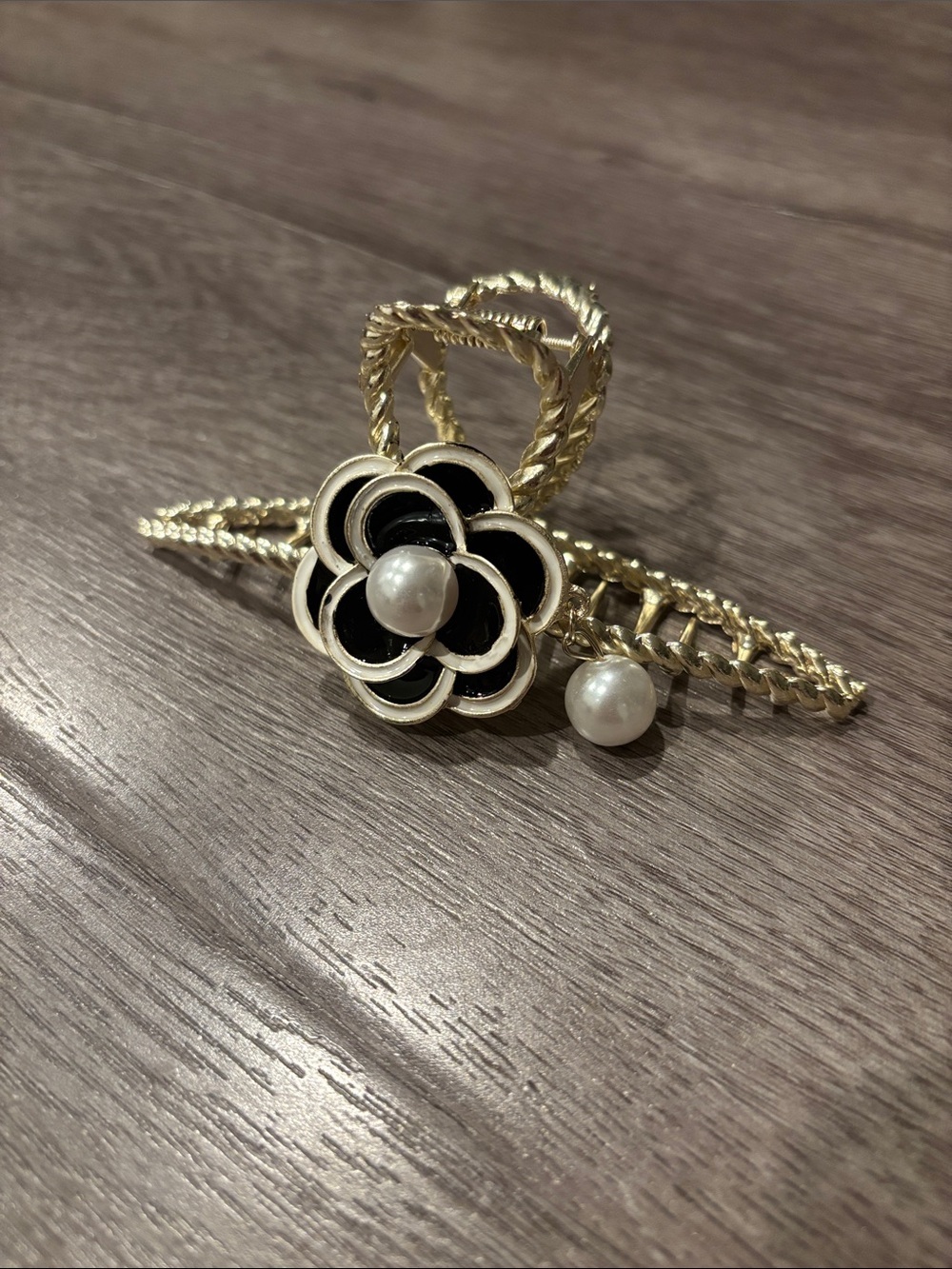 NWT Black & Gold Camellia Flower Hair Claw Clip with Pearl Accent - Picture 2 of 5